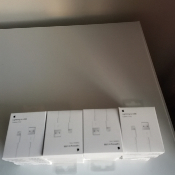 LIGHTNING TO USB CABLE - Picture 3 of 3